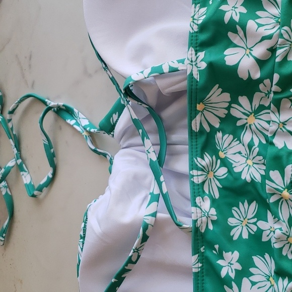 Tutorutor High Waisted Ruffle Floral Print Bikini in Green & White Size XL - Picture 6 of 11
